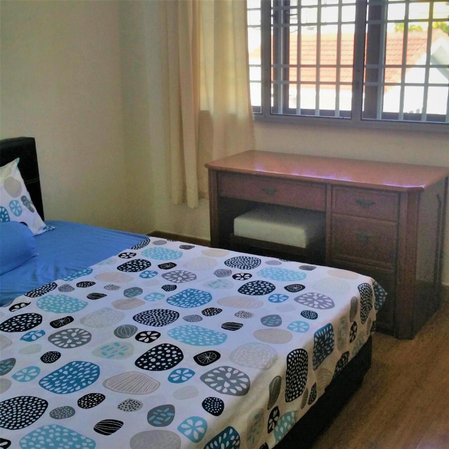 G&T'S Beach Front Villa Tanjung Bungah  Buitenkant foto