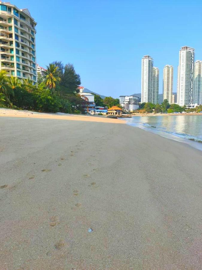 G&T'S Beach Front Villa Tanjung Bungah  Buitenkant foto