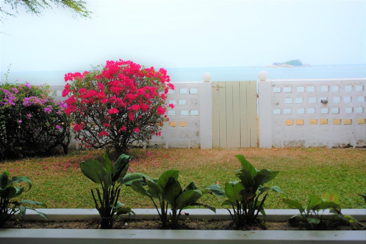 G&T'S Beach Front Villa Tanjung Bungah  Buitenkant foto