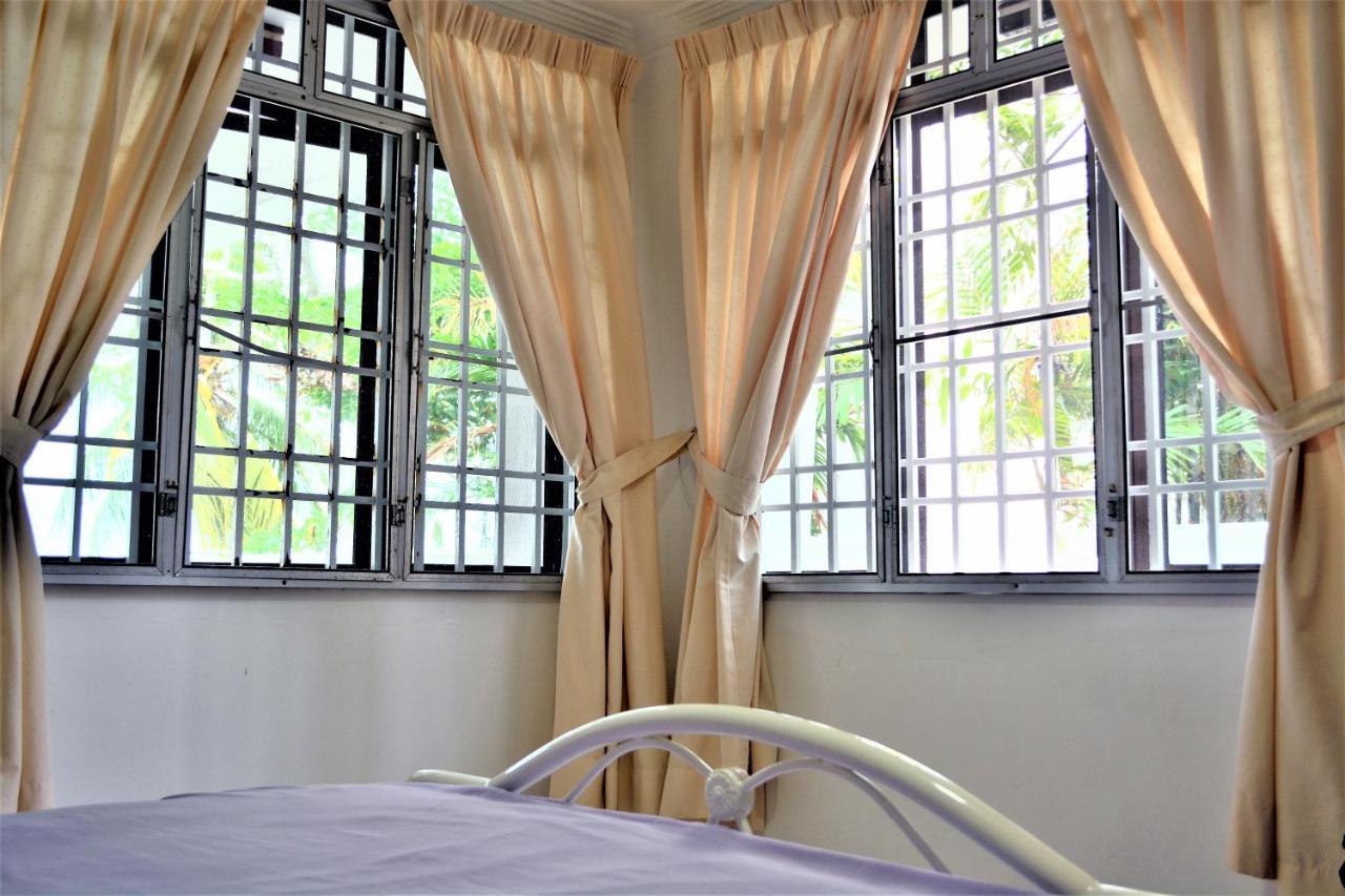 G&T'S Beach Front Villa Tanjung Bungah  Buitenkant foto