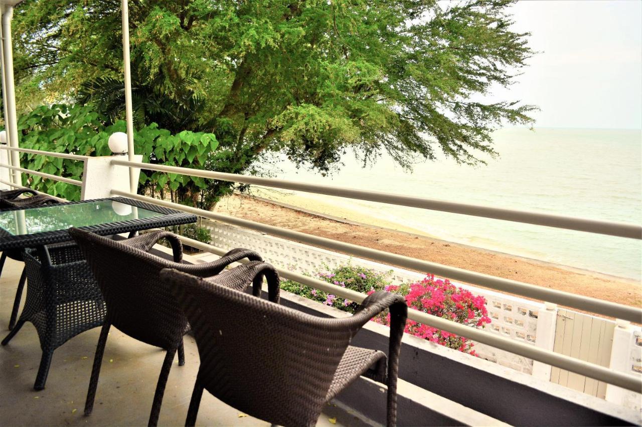 G&T'S Beach Front Villa Tanjung Bungah  Buitenkant foto