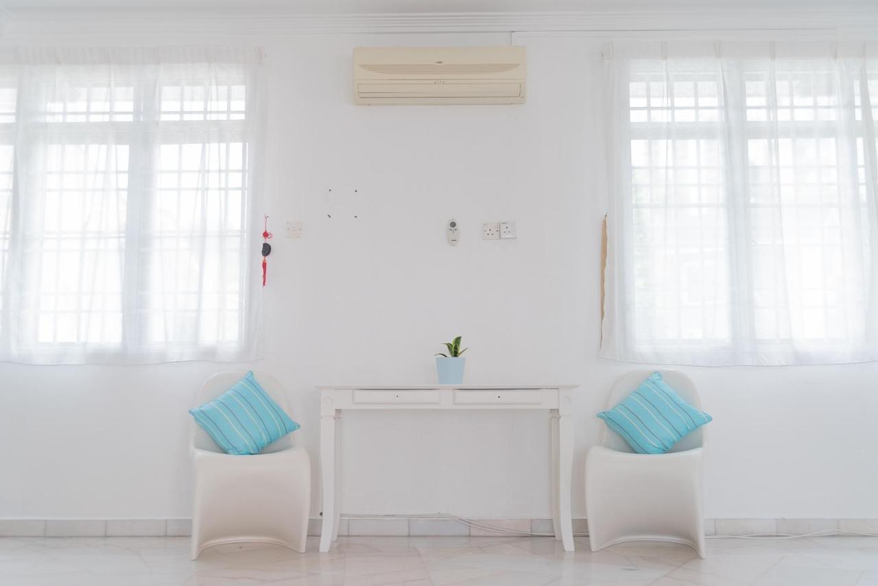 G&T'S Beach Front Villa Tanjung Bungah  Buitenkant foto