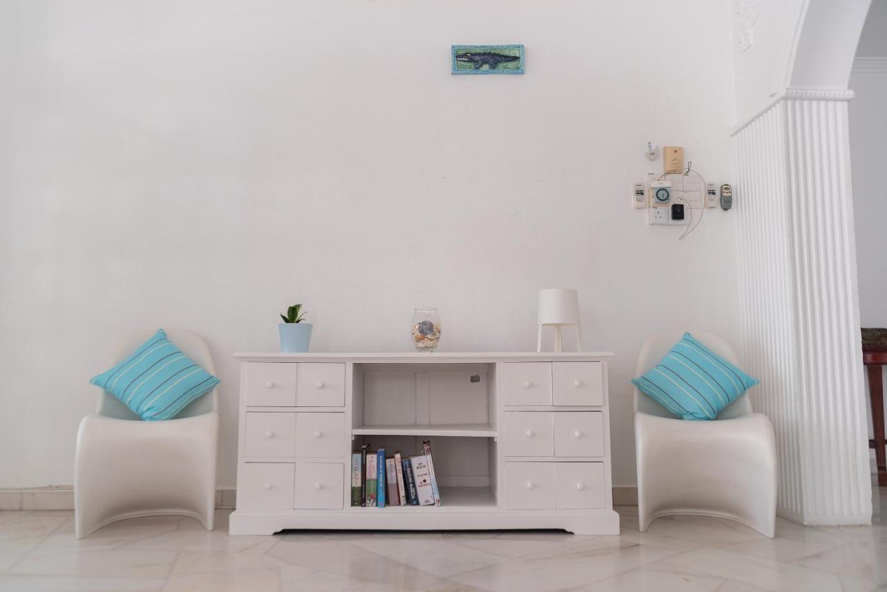 G&T'S Beach Front Villa Tanjung Bungah  Buitenkant foto